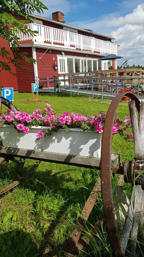 The Friendly Moose Hotel Overtornea ภายนอก รูปภาพ